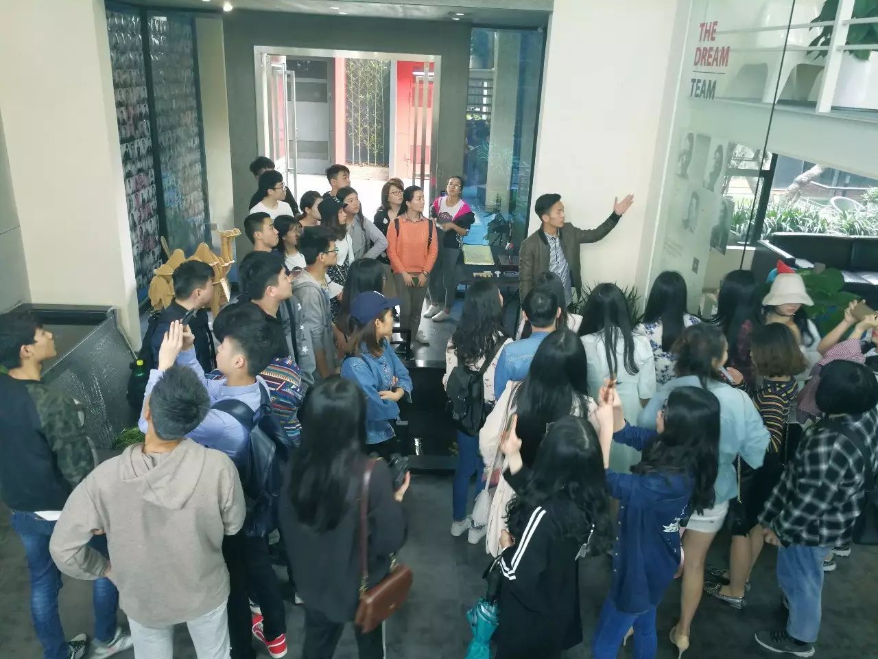 知行走天下